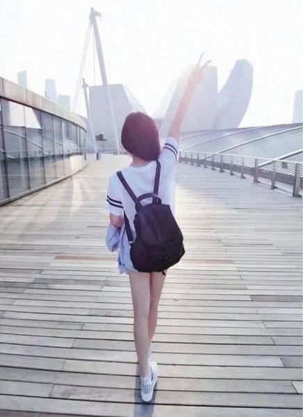 女生老转头看你啥意思