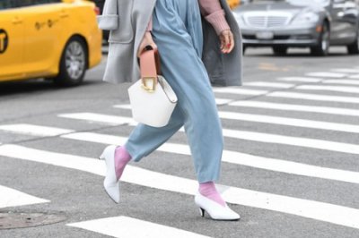 奶奶鞋是什么风格 奶奶鞋是什么意思？怎么搭配衣服