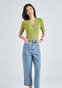 40岁的中年女性穿什么颜色 40岁女人穿什么颜色显年轻