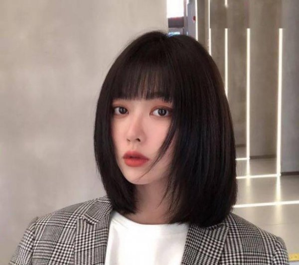 发际线高的人适合什么头发