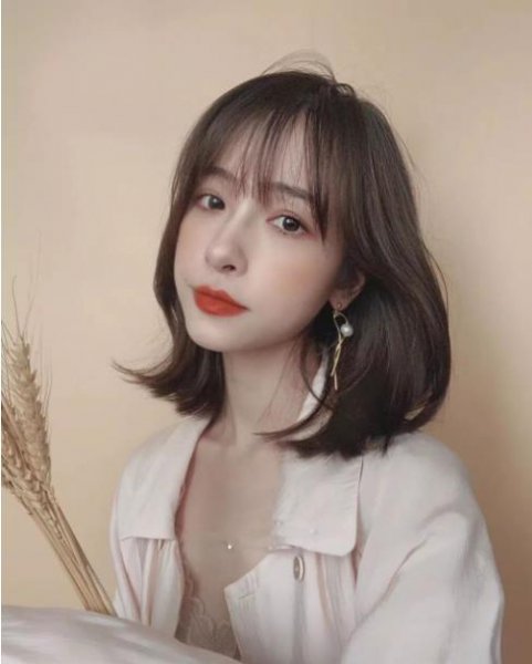 发际线高的人适合什么头发