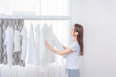 衣服没干急着穿怎么办 衣服快速晾干的方法
