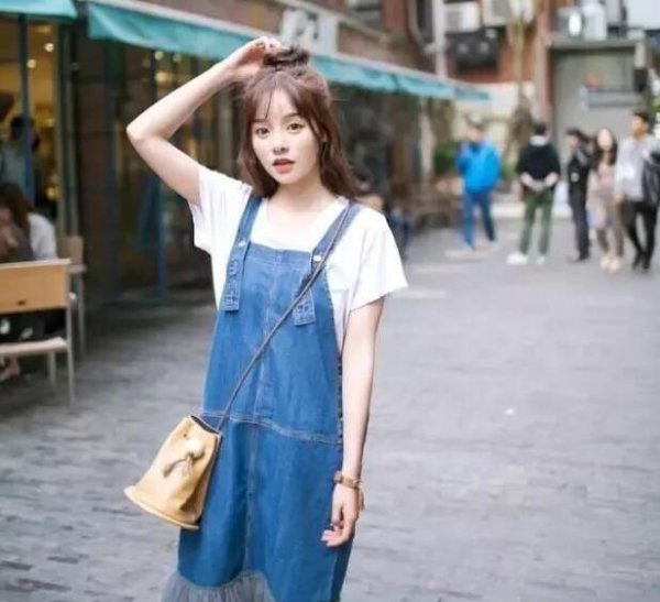 白色t恤怎么搭配衣服？