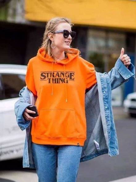 橙色配什么颜色裤子