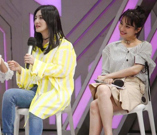 女生条纹衬衫怎么搭配