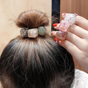 短发怎么扎双丸子头 丸子头怎么扎好看