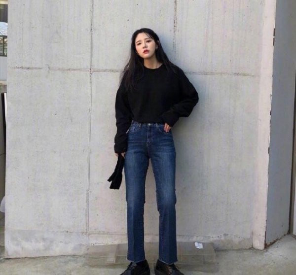 黑白色调的服装搭配图片