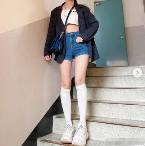 露脐装怎么搭配好看