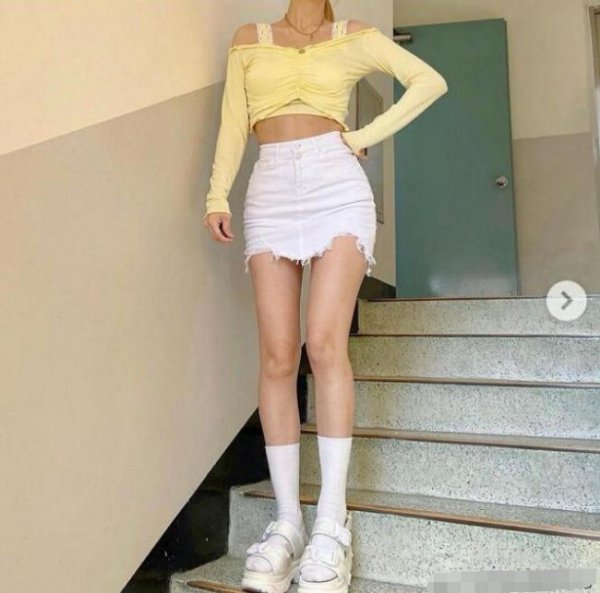 露脐装怎么搭配好看