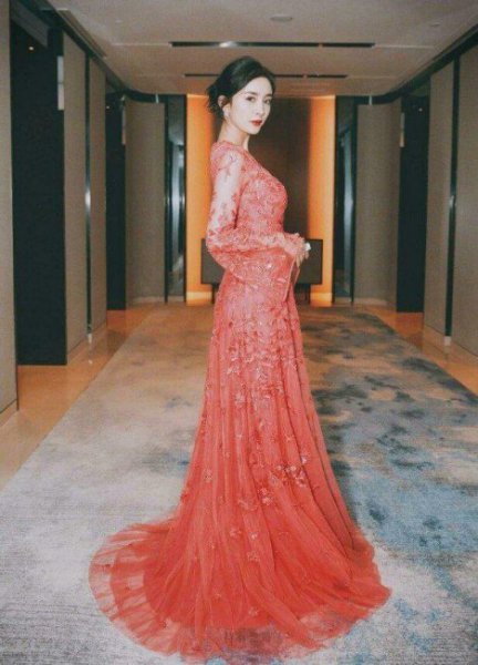 杨幂穿衣服搭配图片大全