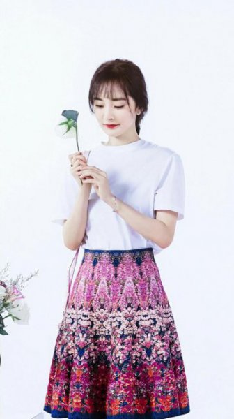 杨幂穿衣服搭配图片大全