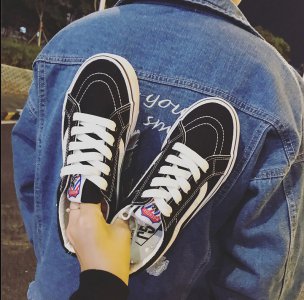万斯鞋子磨脚吗 vans磨脚后跟是正品吗