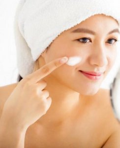 30岁如何美白？保湿是关键 护理是原则！