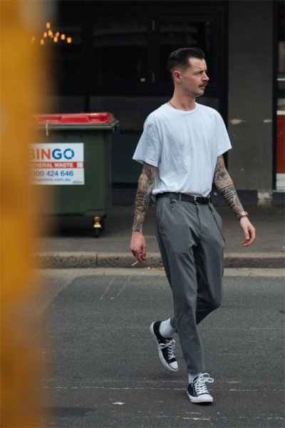 男生皮肤黑怎么穿衣服好看