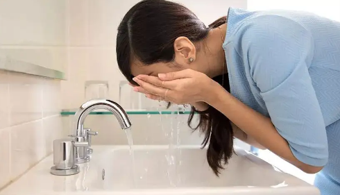 洗脸洗的勤会有什么危害