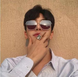 两边剪短中间打薄发型 男生发型有哪些