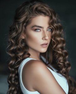 9款大脸颧骨高适合发型 中长发型有哪些好看