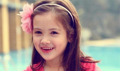 今年流行小女孩发型 妈妈们一起来将小女儿打扮成可爱公主吧