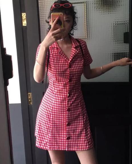 格子裙搭配什么衣服
