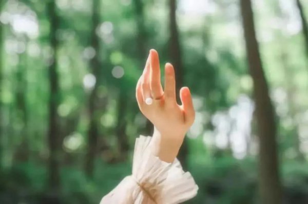 如何不在意别人的看法和态度