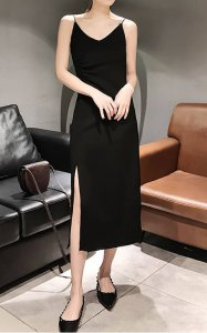 吊带裙外面可以穿什么 吊带裙太露里面可以搭什么