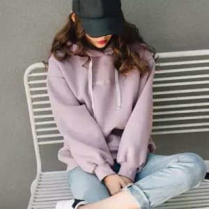 香芋紫色大衣配什么颜色好看 香芋紫大衣搭配什么颜色好看？