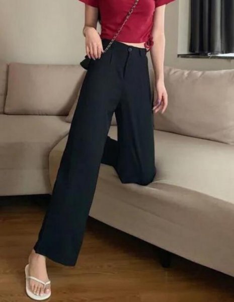 黑色阔腿裤搭配什么上衣和鞋子好看