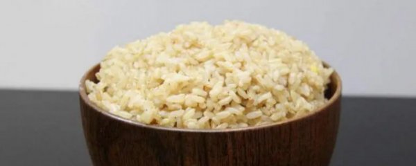 吃糙米饭胃痛