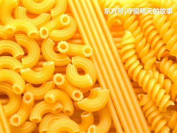 哪个国家以通心粉闻名？哪个国家以通心粉为特色？