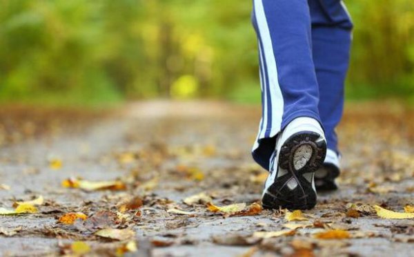 老年人每天走多少步合适？走路怎么保护膝盖