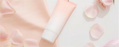 为什么有些洗面奶洗完脸会紧绷 洗面奶洗了脸上很紧绷是为什么？