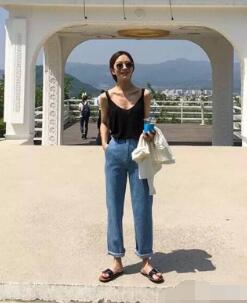 一字肩（小吊带）抹胸裙怎么穿？