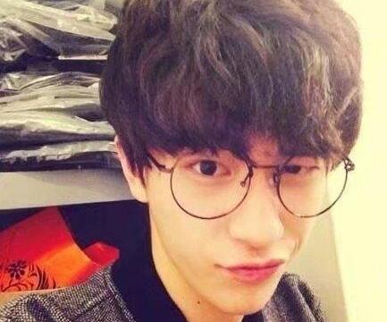 长脸男生适合什么发型