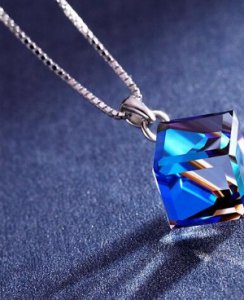 施华洛世奇水晶项链图片 精致高贵的施华洛世奇水晶项链