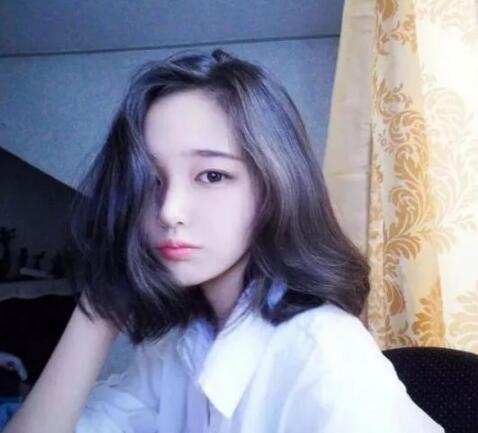 皮肤黑头发染什么颜色好看显白