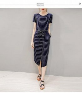 黑白条纹裙子配什么颜色鞋子 格纹连衣裙配什么鞋子