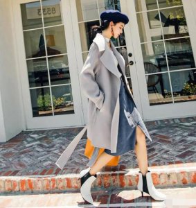 开叉连衣裙配什么外套 开叉裙搭配什么上衣和鞋子？