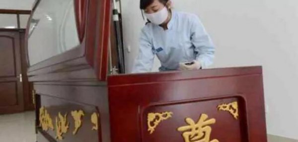 入殓师为什么只要女的