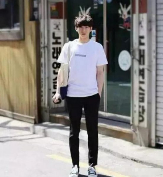 男生穿什么衣服阳光帅气图片