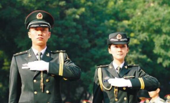 男生穿什么衣服阳光帅气图片