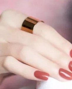适合冬天的美甲颜色 冬天适合啥颜色美甲