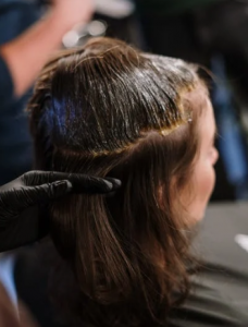 头发染色不满意 第二天可以在重新染吗 染头发不满意的解决办法