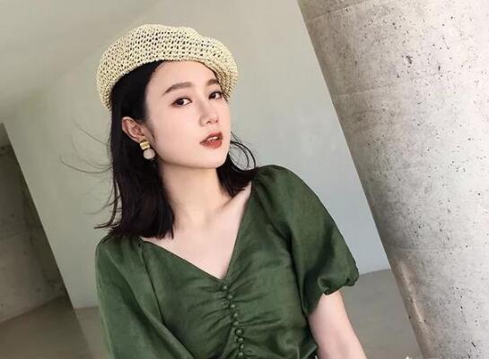 连衣裙配什么帽子好看