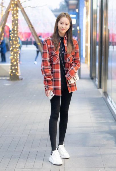 小白鞋衣服穿搭图片