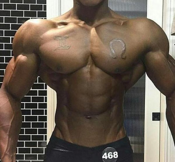 胸部肌肉怎么拉伸和锻炼？