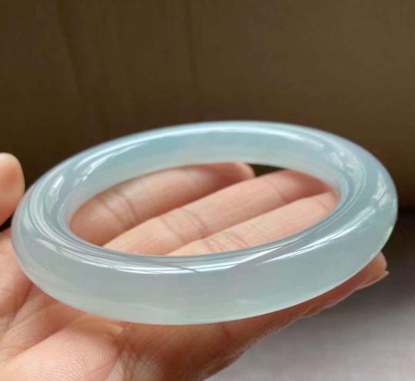 翡翠手镯怎么选才是最好的