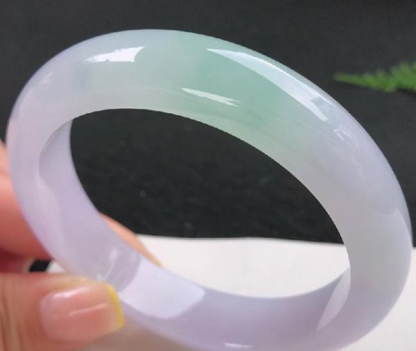 翡翠手镯怎么选才是最好的