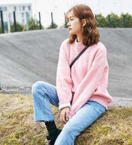 粉色毛衣配啥裤子 粉色毛衣配什么裤子？