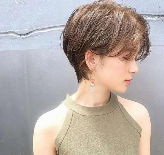 女生留什么短发好看