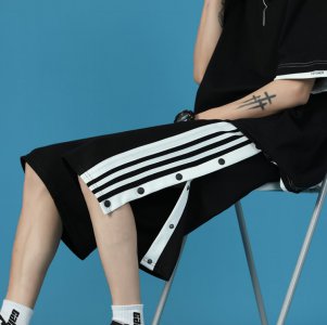 排扣裤里面穿什么 排扣裤为什么火